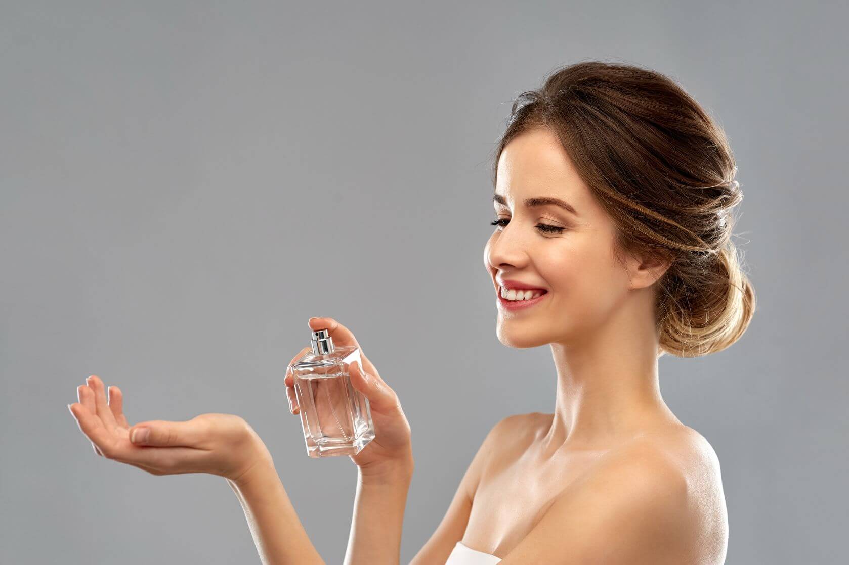 ¿Cómo hacer que el perfume dure más? Consejos y trucos - Curioseamos.com